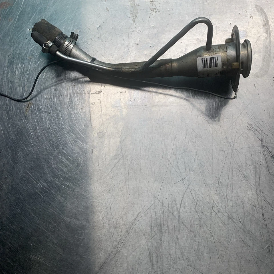 Cuello de llenado de combustible Super Cab de 19,5 galones | Se adapta a Ford Ranger 2004-2011 OEM Foto 2 de 4