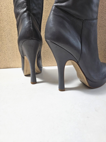 NEW Women's BOUTIQUE 9 Size 5 Gray Leather Knee High Boots Heel Pump Sandal Shoe - Picture 4 of 9
