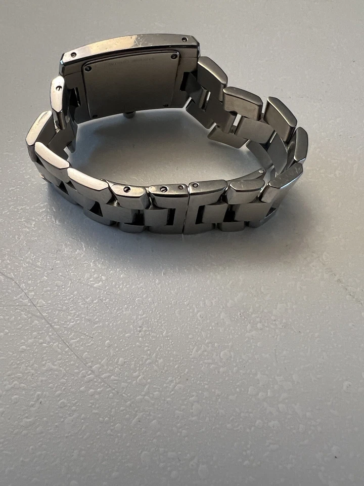 Reloj pulsera Movado Eliro para hombre rectangular esfera negra acero inoxidable Foto 4 de 4