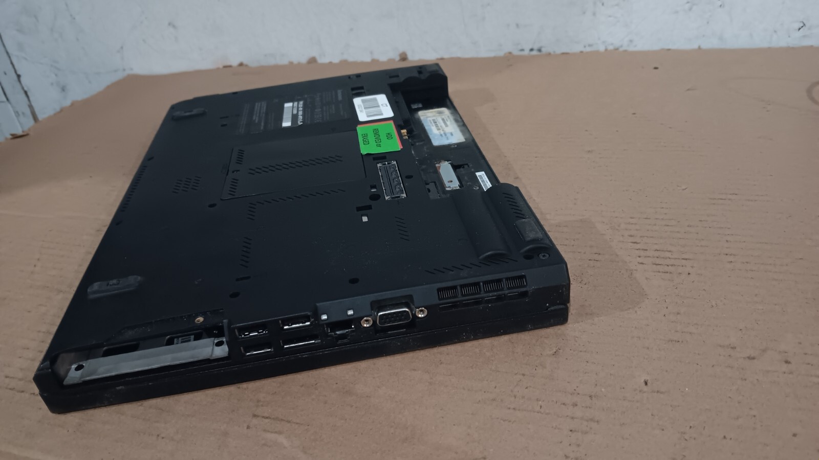 Lenovo Thinkpad T410i Laptop 14" LCD Screen Intel core i3 2.40 GHz