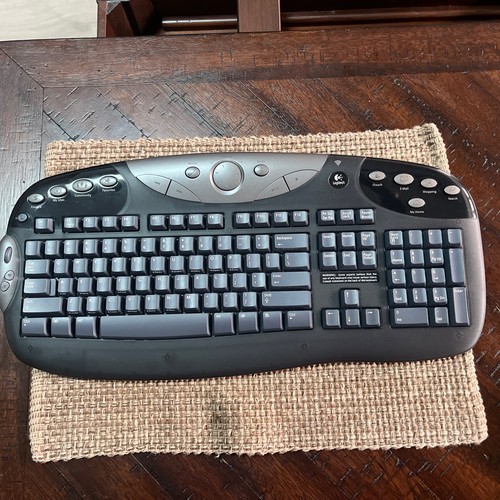 Logitech Tastiera ottica wireless senza fili Freedom con mouse - Foto 2 di 14