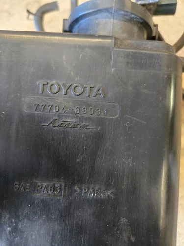 1997-2001 TOYOTA CAMRY LEXUS ES300 FUEL VAPOR CHARCOAL CANISTER 77704-33031 OEM
