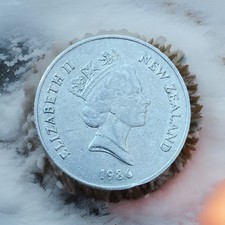 1986 - New Zealand 20 Cent Coin, Circulated. #371.