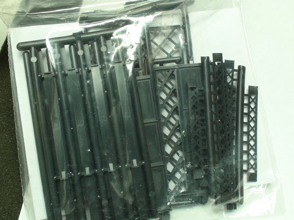 HO Micro- Engineering #75-168 CITY VIADUCT TOWER HO SCALE - Image 3 of 4