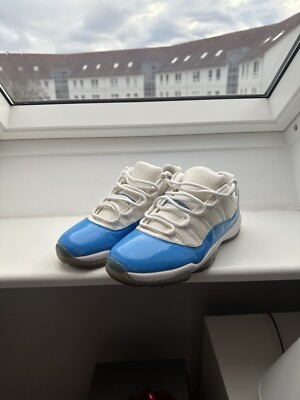 Jordan 11 low university blue 