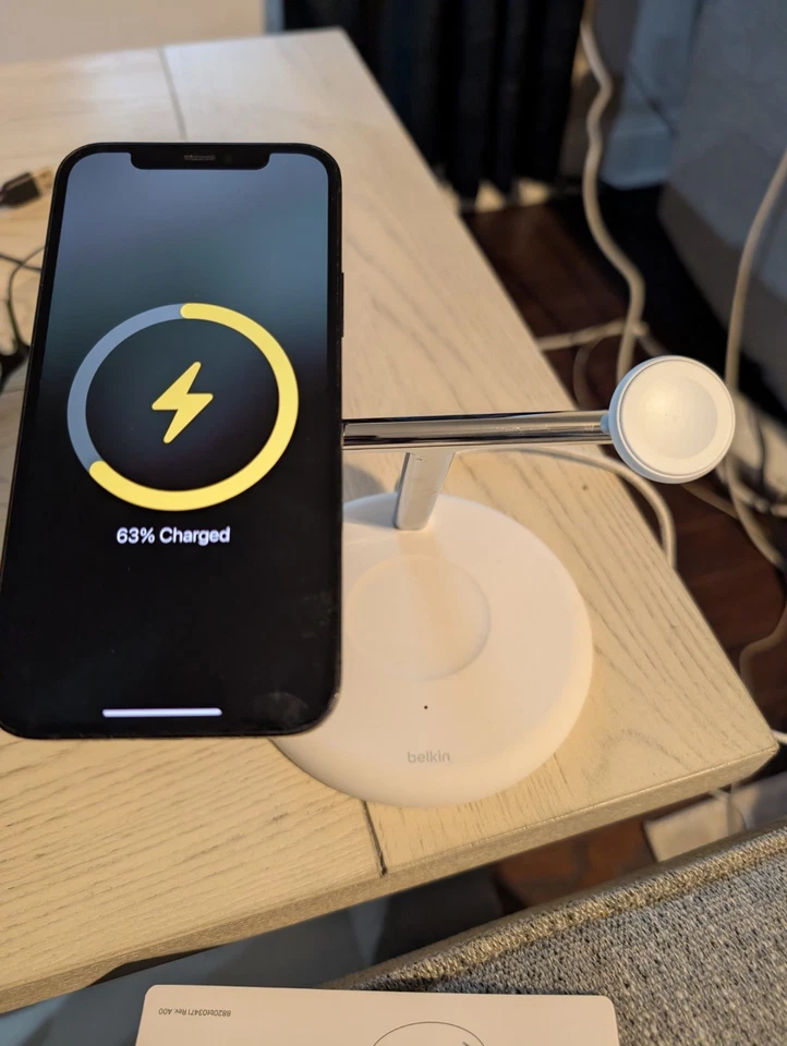 Belkin Boost Charge Pro 3-в-1 зарядная подставка Qi2 с Magsafe WIZ023 - белая - Изображение 3 из 3