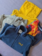 Drei Pullover, Eine Strickjacke Größe 140 g...