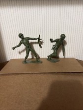2 vtg 5" inch Green Soldier Army toy figures