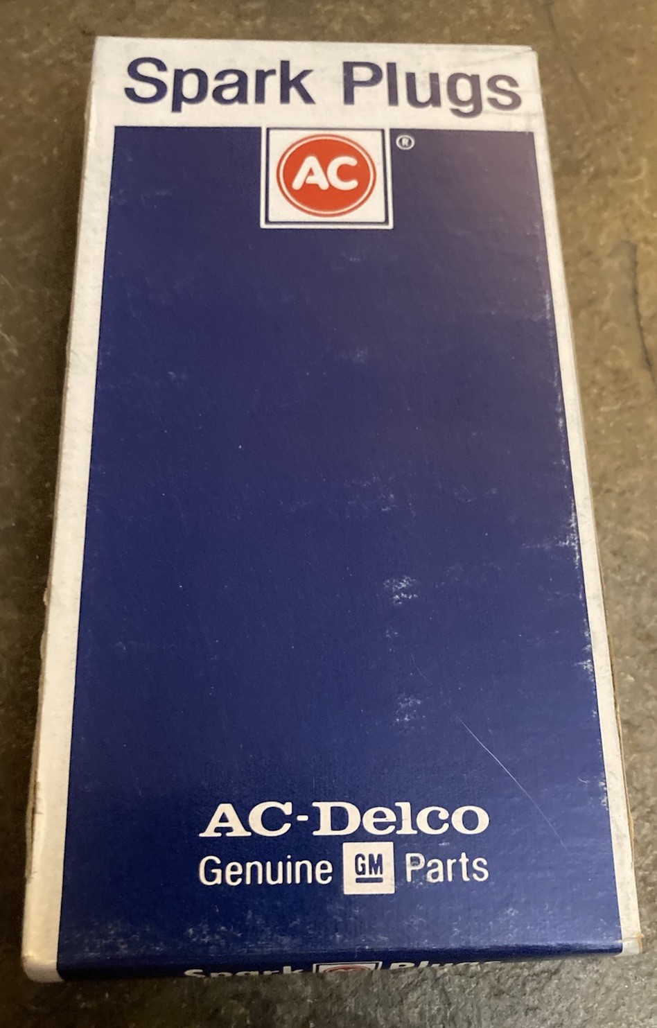 Genuine GM ACDelco R44TX Spark Plugs  Pack of 8  New old Stock