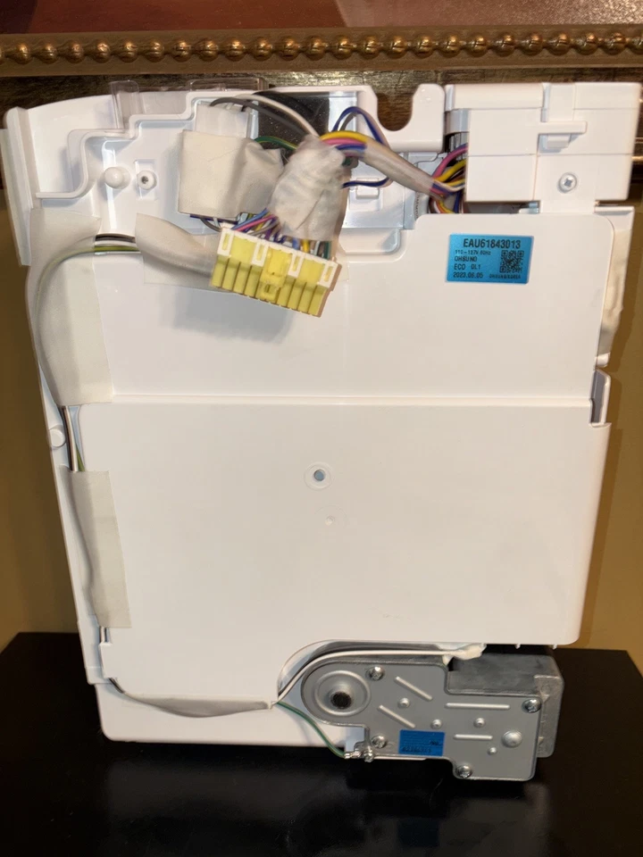 Motor barrena refrigerador LG + culo para máquina de hielo. Parte # EAU60783810 EAU61843013 Foto 2 de 2