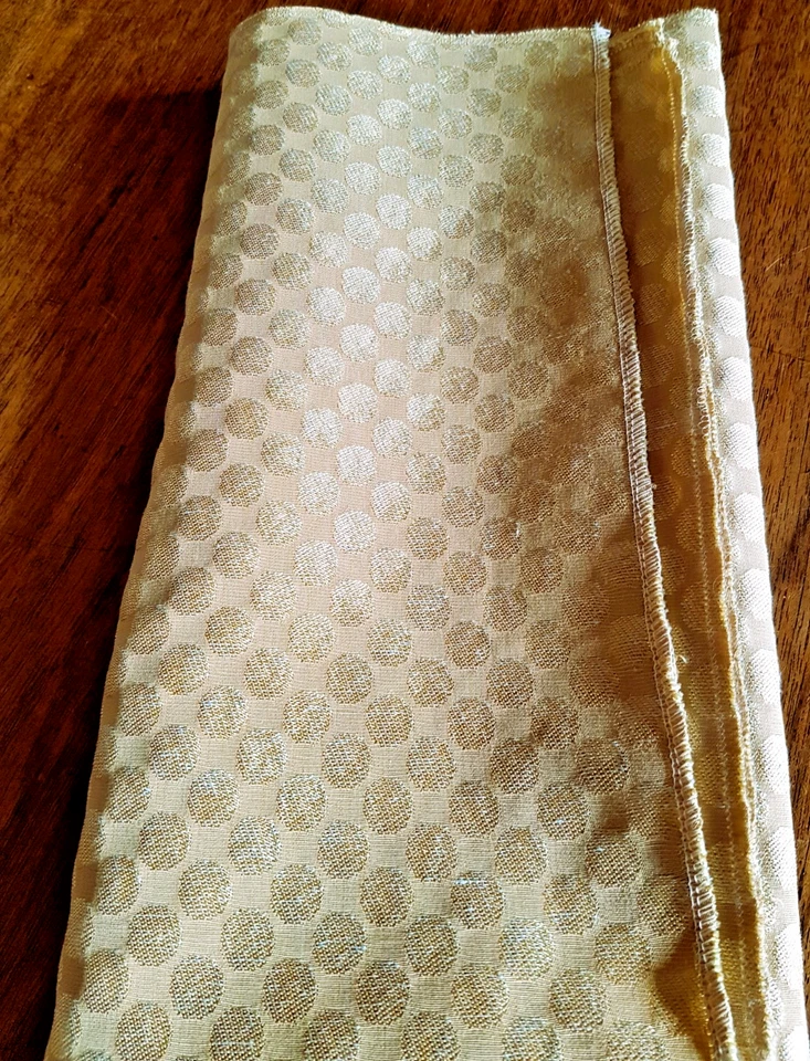 Tissus  "Manufacture  LE MANACH" en lin brodé or - 68 cm x 68 cm - Photo 3/4