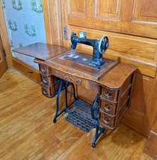 Wheeler pre 1930 trendle sewing machine with 7 drawrs Wheeler pre 1930 trendle sewing machine with 7 drawrs - Image 1