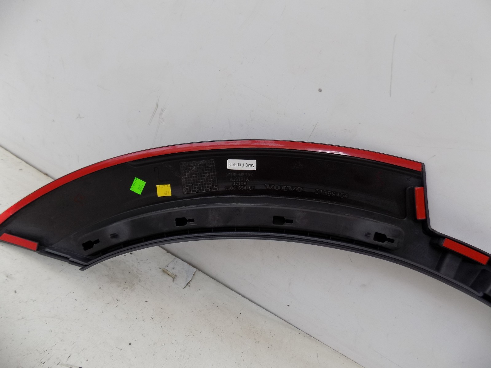 VOLVO XC90 2015-2018 LEFT FENDER FLARE WHEEL ARCH MOULDING NEW 
