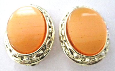 Vtg OVAL Plastic ORANGE 1.25'' L x 1'' W Gold Tone Patterned Metal CLIP EARRINGS