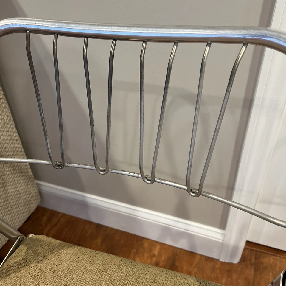 Sillas de comedor plegables modernas de mediados de siglo de aluminio Airlite. Juego de 2. Original Foto 4 de 4