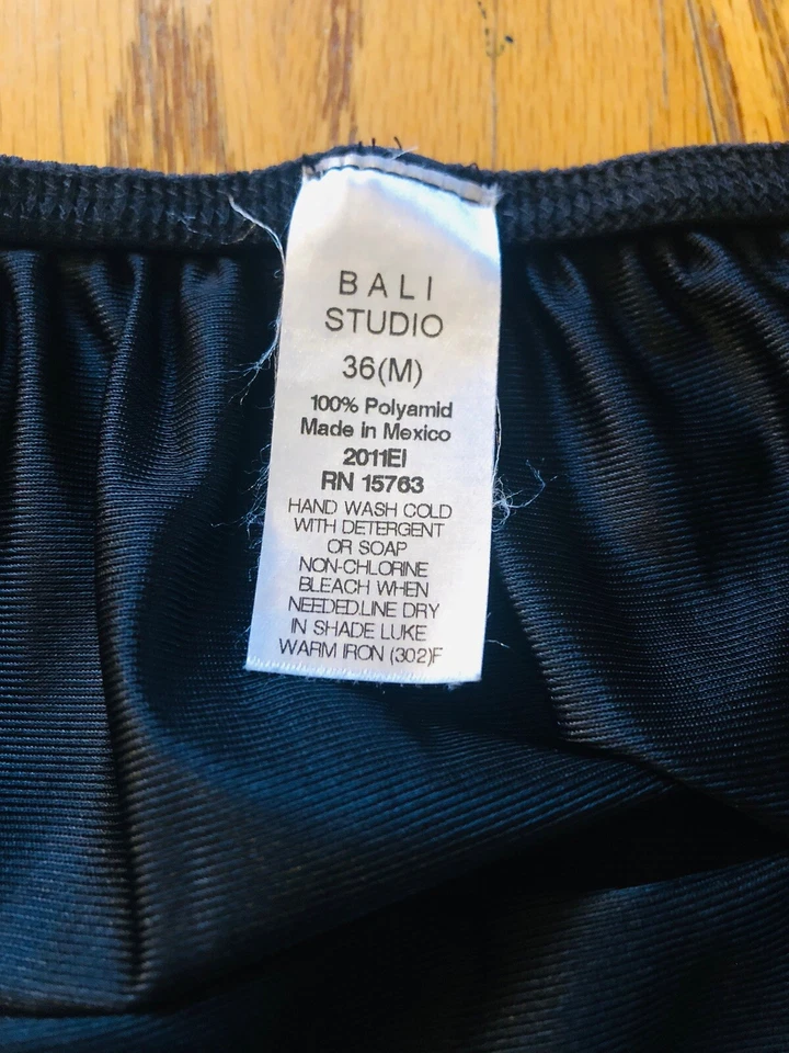 Bali Studio Negro 1/2 Slip M/36 Abertura Trasera 22" Foto 4 de 4
