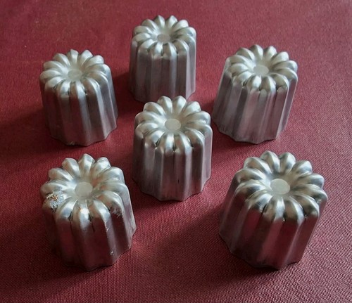Lot De 6 Moules à Cannelés Anciens – Aluminium Argenté, État D’Occasion