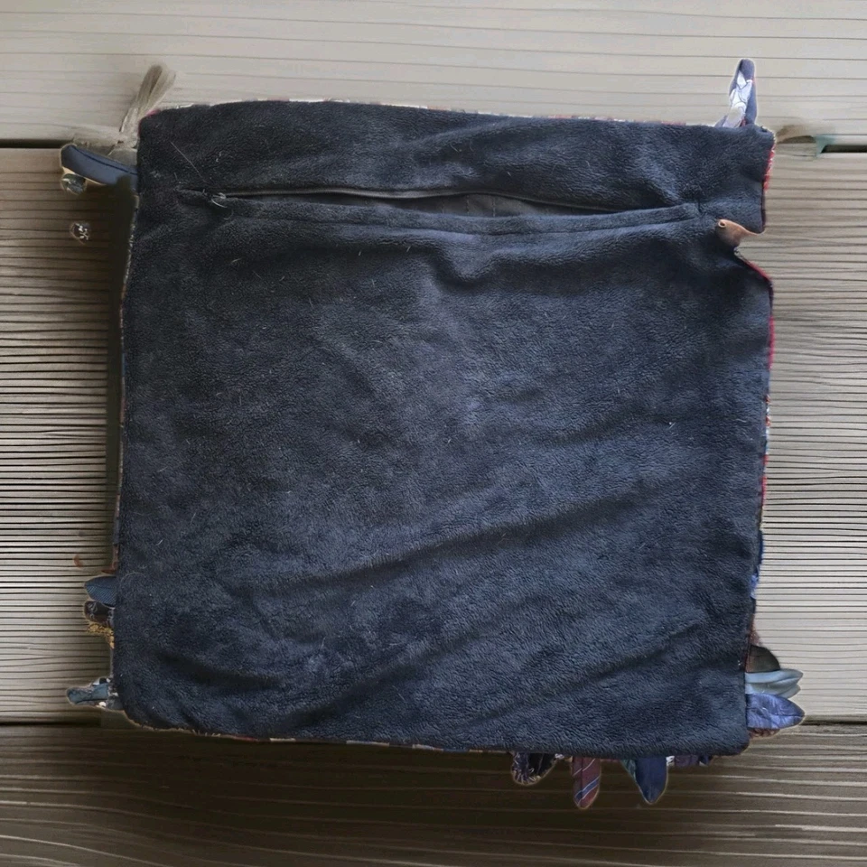 Dreamweavers Multicolor Patchwork Seda Corbata Almohada Decorativa 18 x 18 Foto 2 de 4