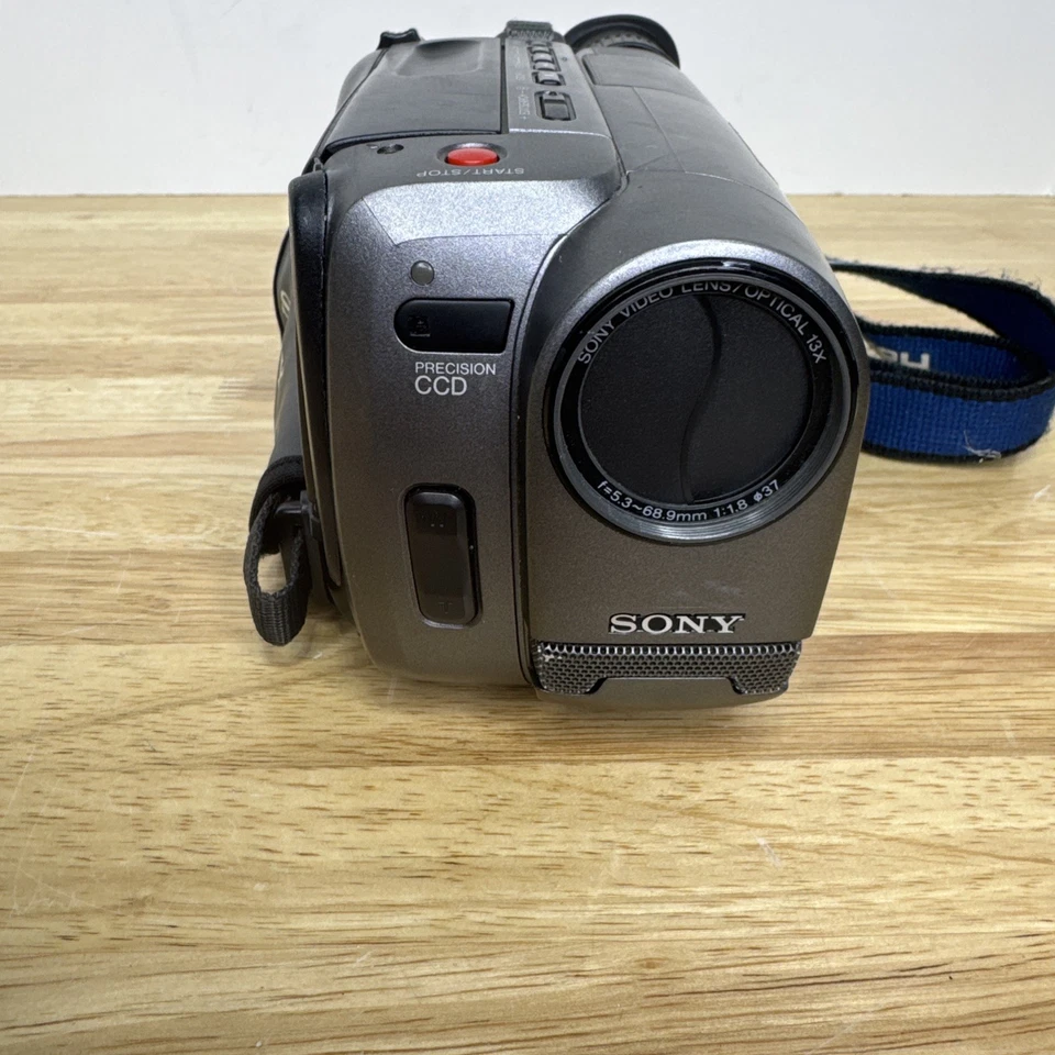 Sony CCD-TRV22 Video 8 Camcorder w/ AC Charger. For Parts/Repair Powers On READ - Image 4 of 4