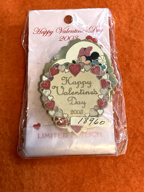 18960 WDW Mickey, Minnie and Pluto Sweetheart Series Happy Valentine's Day 2003