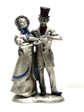 Hudson Pewter Villagers, Couple Caroling