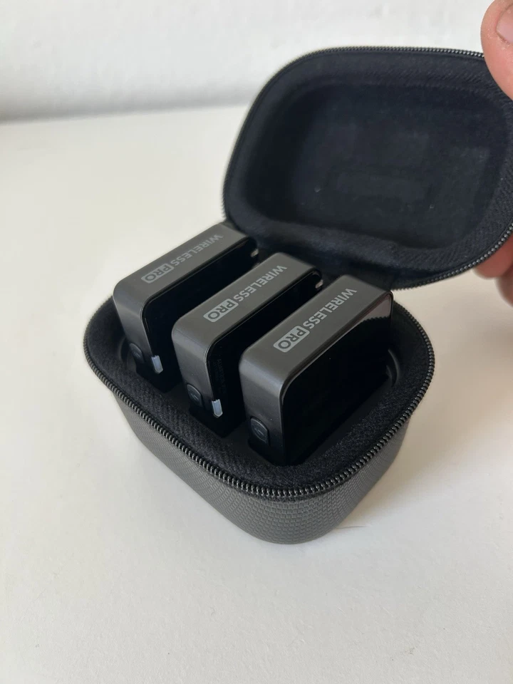 Micrófono de escopeta con montaje en cámara Rode VideoMic Pro+, negro Foto 2 de 3