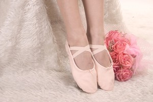 KIDS GIRLS WOMENS LADIES PINK FLESH COLOURED CANVAS BALLET DANCE SLIPPER SHOES