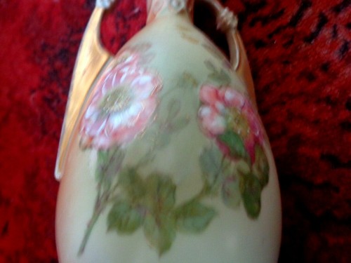 * PAIR VICTORIAN Warm Ivory Blush Pink flora 9.75" VASES 1 A/F - FREE UK POST - Picture 9 of 11