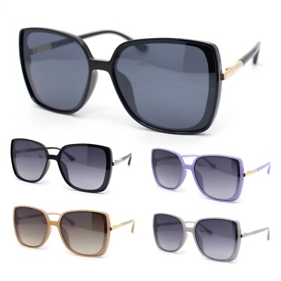 Womens Classic Chic Understated 90s Designer Fashion  display picture 1