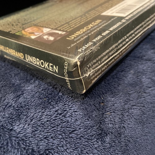 Unbroken An Olympian's Journey from Airman to Castaway to Captive by Laura - Bild 3 von 3