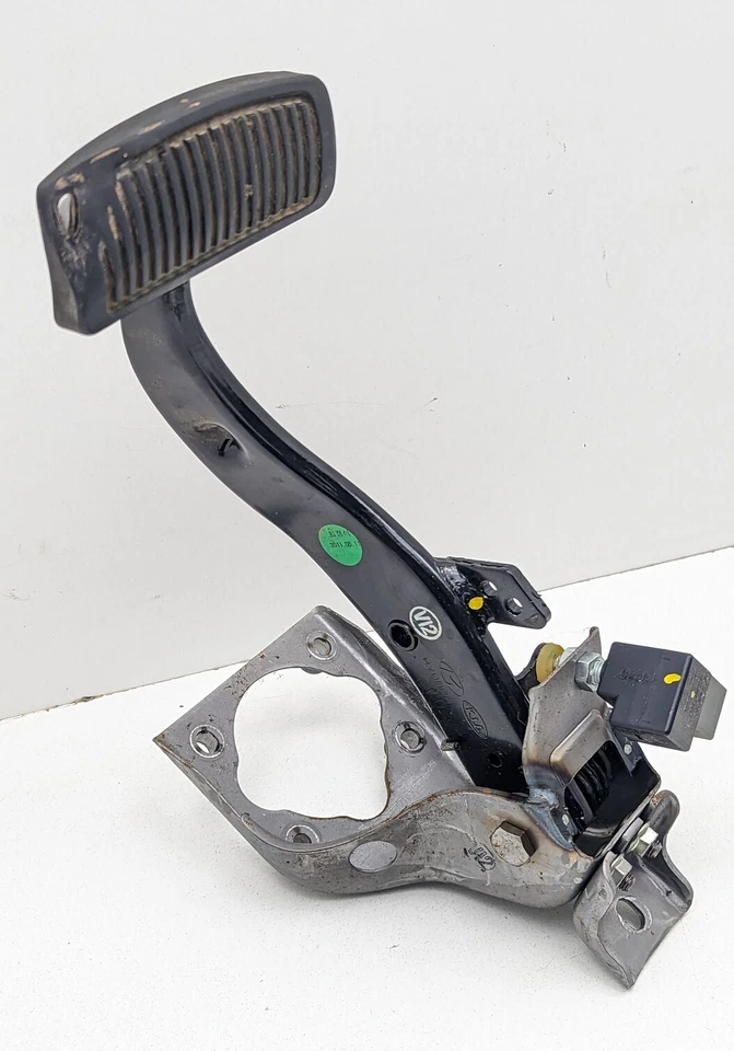 Conjunto de pedal de freno Hyundai Genesis 2009-2014 sedán Foto 2 de 4