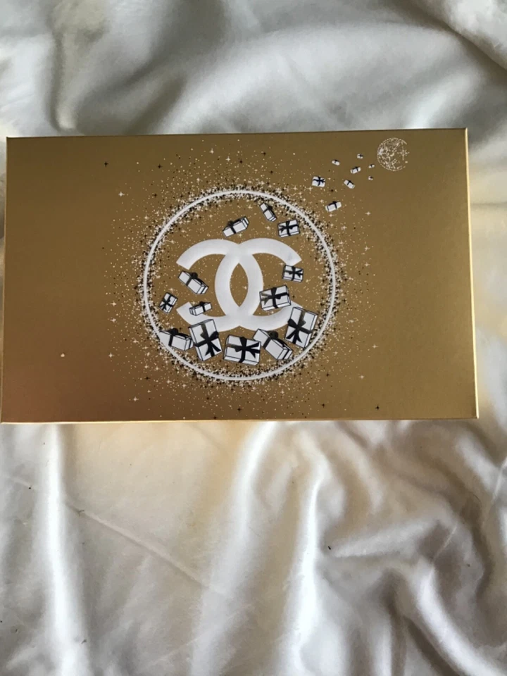 Chanel Holiday Gift Set Easy Come Easy Glow Rouge Lip Baume Balm + Glow Stick - Image 4 of 4