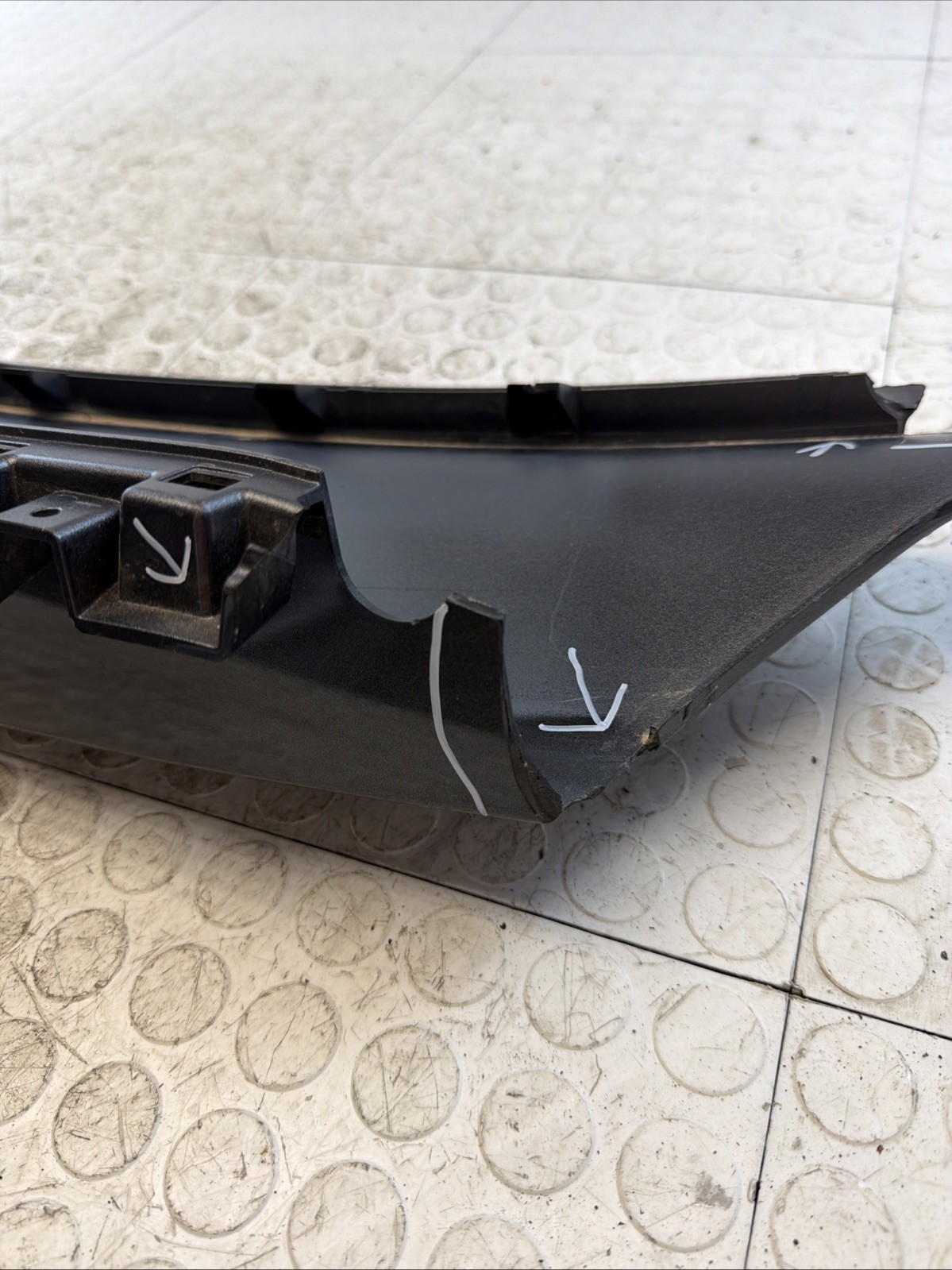2017-2023 Audi R8 Coupe Rear Upper Bumper Cover OEM Panel Logo 4S8807649D DAMAGE