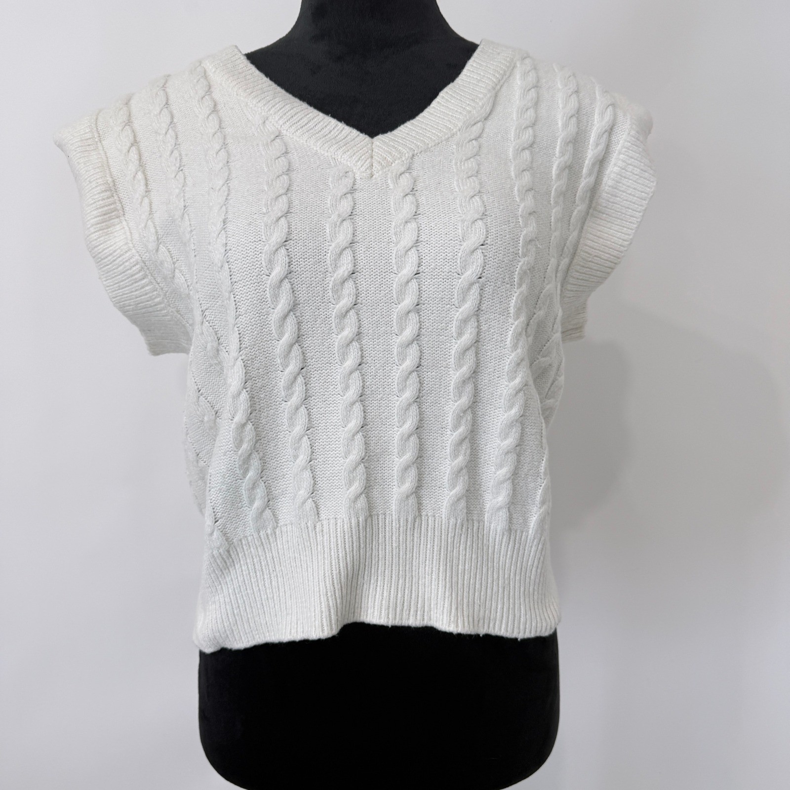 Cable Knit Sweater Vest Womens XS Cream Ivory V Neck Preppy Classic Layering
