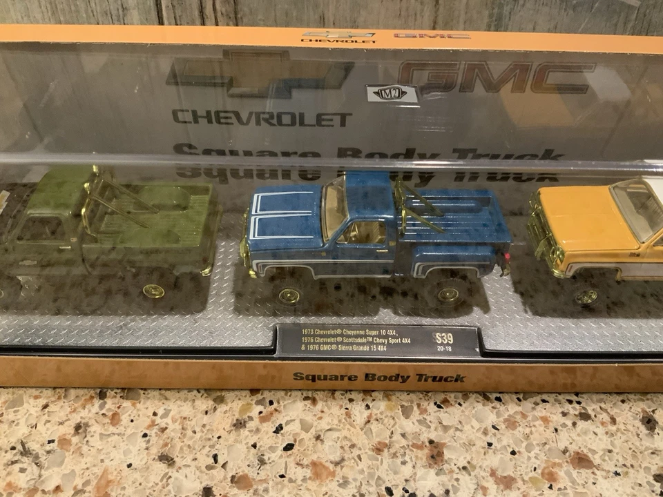M2 Machines Square Body Truck Set S39 Chevy GMC 3-Pack CHASE Walmart Exclusive - Image 3 of 4
