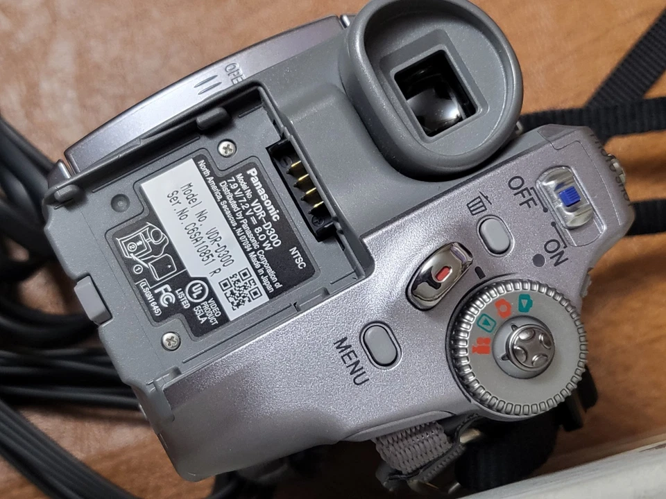 Panasonic VDR-D300 DVD Camcorder 3CCD 10x Optical Zoom Video Camera Tested - Image 4 of 4