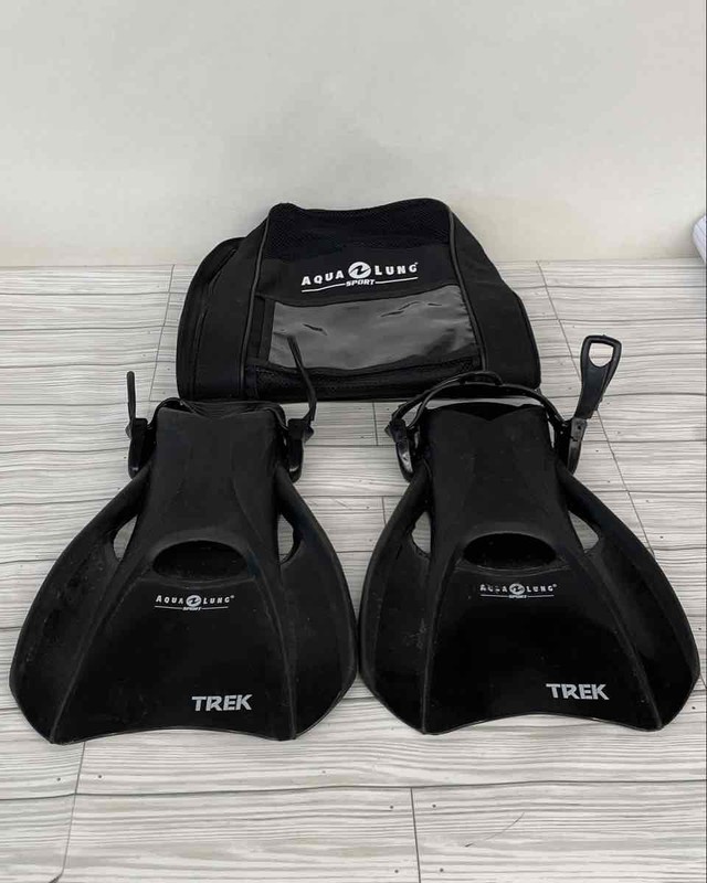 Aqua Lung Black Trek Snorkeling Fins Size M/ 7-10/ 40-44