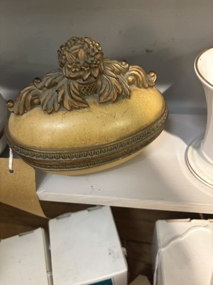 Box mit verziertem ovalen Deckel Resin mit Satin Gold innen Ostergeschenk wie Ei 