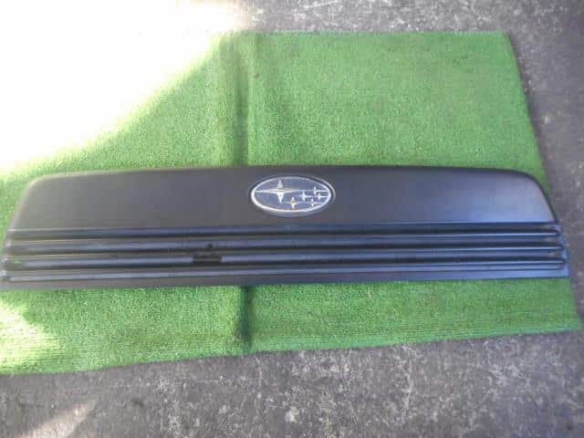 SUBARU Sambar 2003 LE-TV1 Radiator Grille 91121TC020 [Used] [PA93847173]