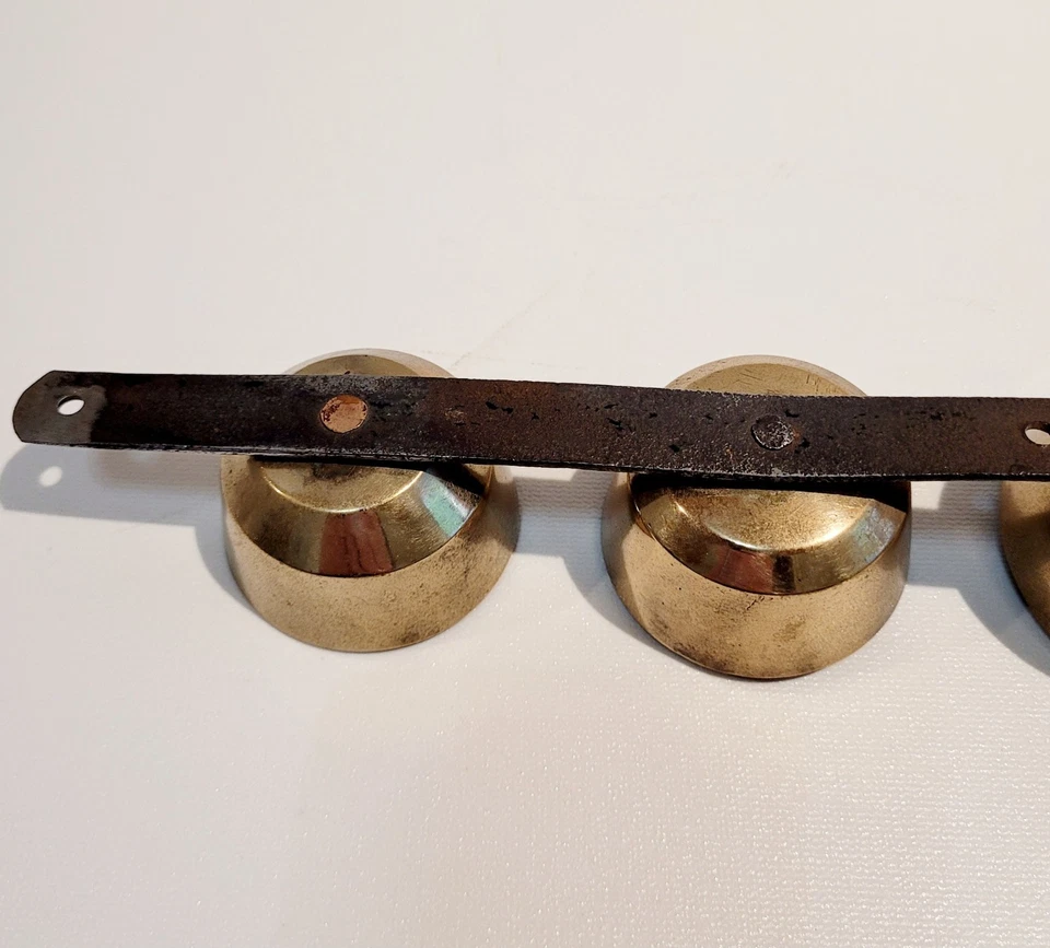 CAMPANA DE COLECCIÓN RÚSTICA DE LATÓN SHOPKEEPER'S GEN STORE-- 4 CAMPANAS EN CORREA DE METAL DE 14 1/2" Foto 4 de 4