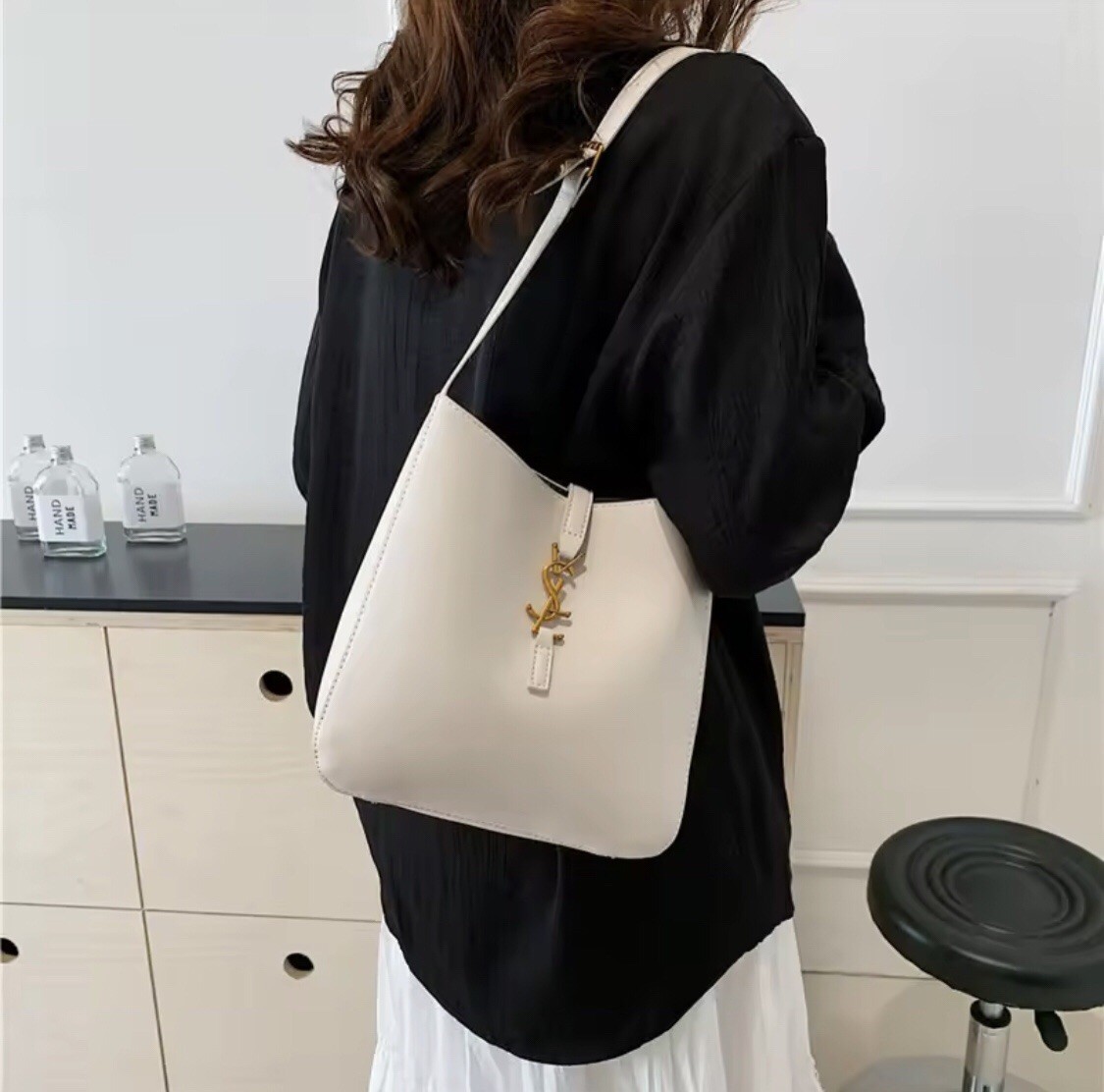 SAINT LAURENT Borsa Hobo Lusso Taglia M per Uso Quotidiano 40% di SCONTO!!