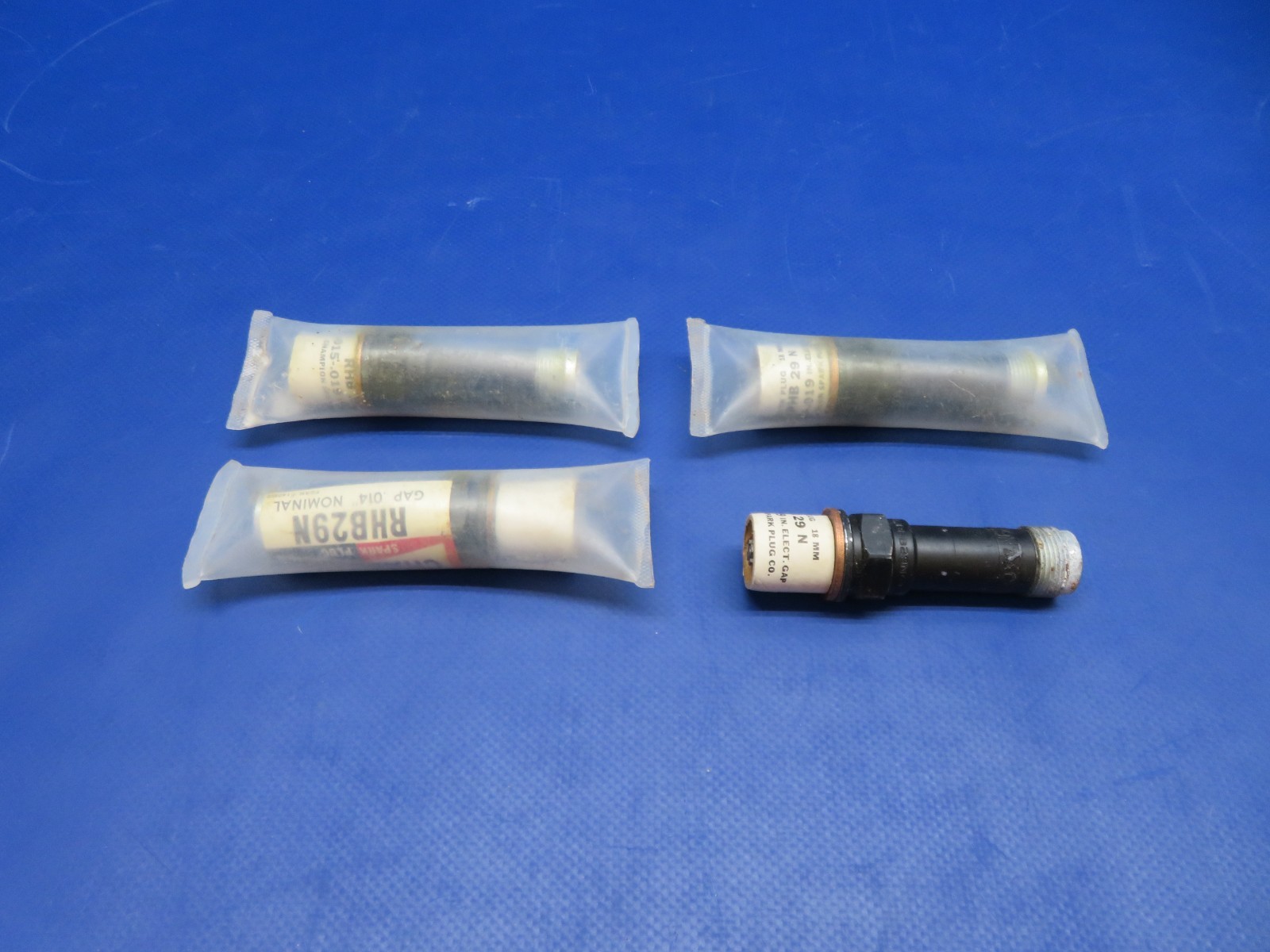 Champion Spark Plugs P/N RHB29N LOT OF 4 NOS 0126-221