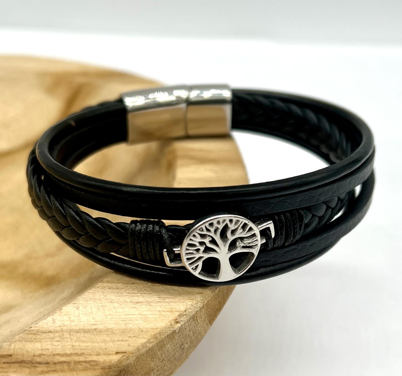 Bracelet arbre de vie cuir tressé noir et acier pour look décontracté chic tous les jours