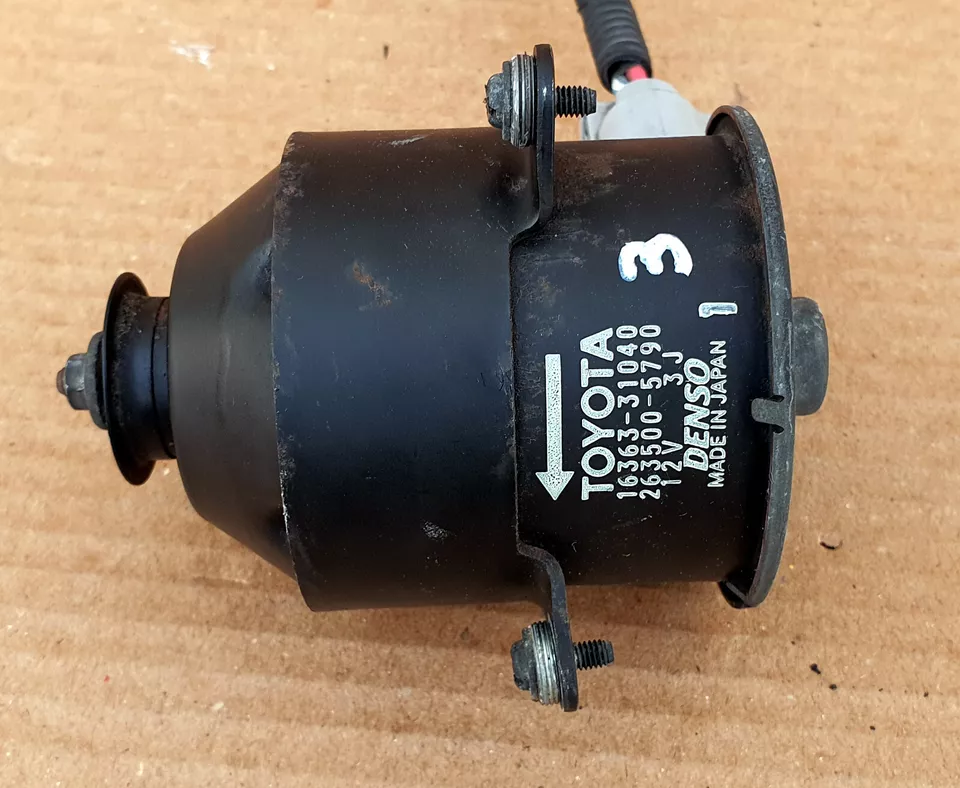 Lexus IS250 IS350 IS250C 2007-2013 Radiator Cooling Fan motor 16363-31040 R Side - Image 4 of 4