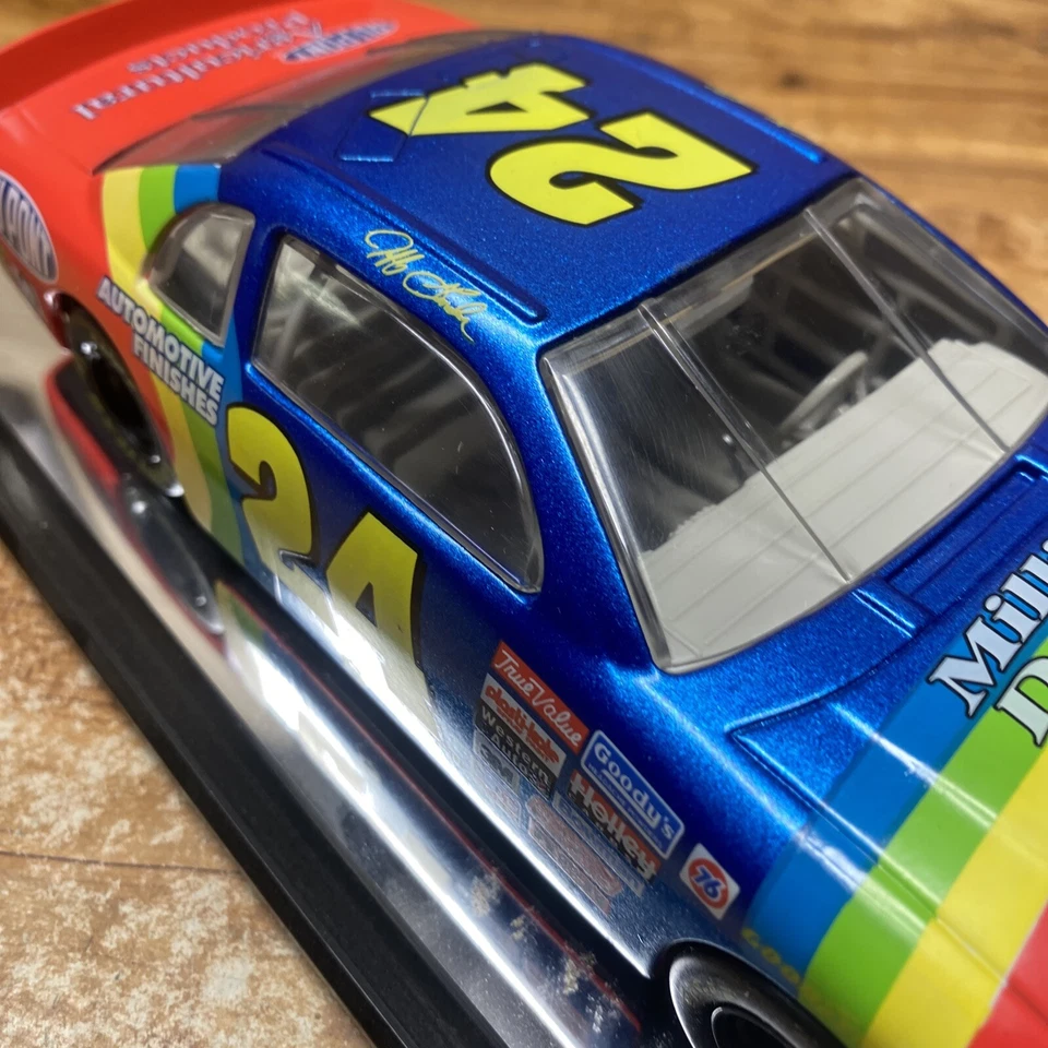 Jeff Gordon Dupont 1997 Monte Carlo Nascar 1/24 Scale RainBow Diecast Case Car - Image 4 of 4
