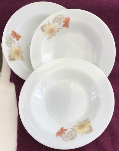 JAJ Pyrex wide-lipped soup bowls x 3, Autumn Glory, milk glass, 8.5", 1960s - Picture 4 of 12