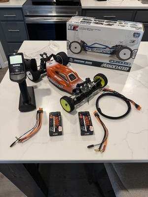 Team Associated RC10 B7 Race Buggy   Race Ready + Extras 