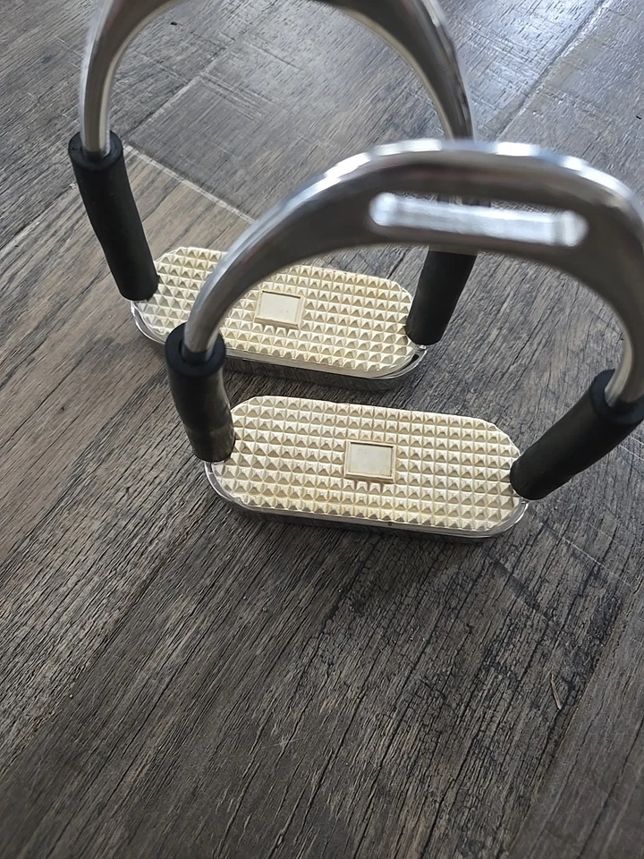 estribos ingleses Foto 2 de 4