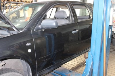 TÜR Vorne Rechts Skoda Octavia 1.6 Combi 1U Farbe schwarz-met 9910 Kombi