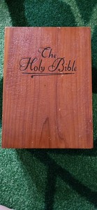 Holy Bible Vtg 1976 Cedar Wood Box Union Made Religious Storage Good News Book